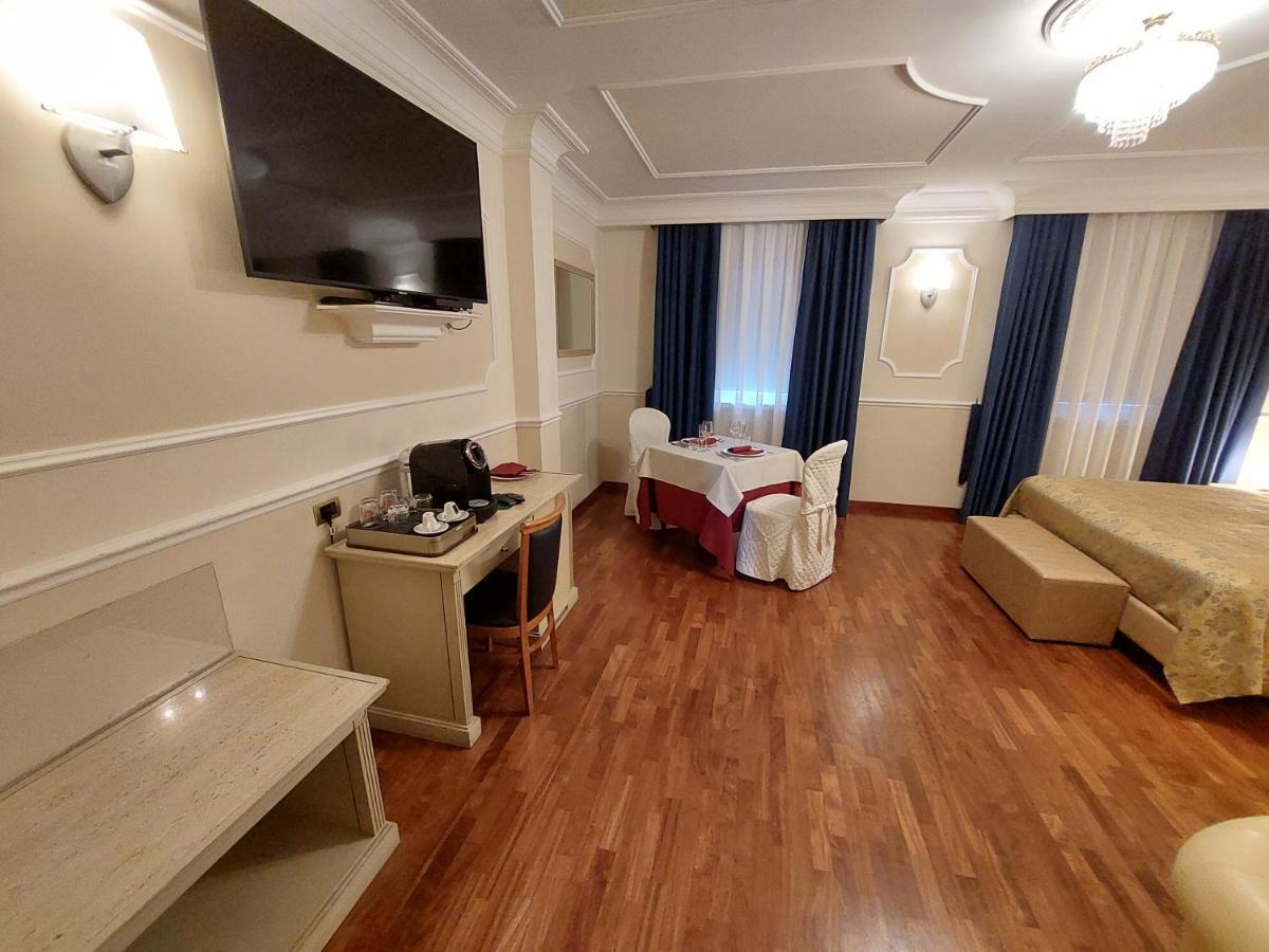 רוקה סן ג'ובאני Hotel Villa Medici מראה חיצוני תמונה